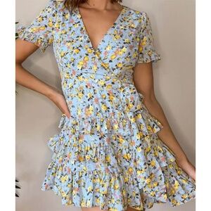 NWT Beautiful brand new flowered dress from LULU'S - L